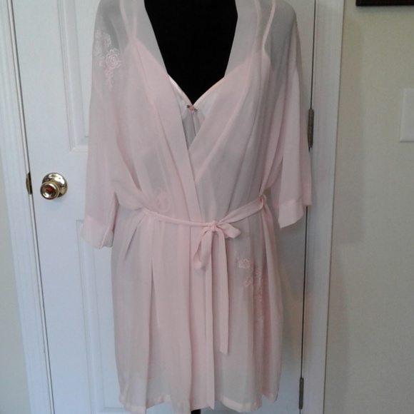 Secret Treasures Other - Secret treasures 2 pc set nightgown/robe xl